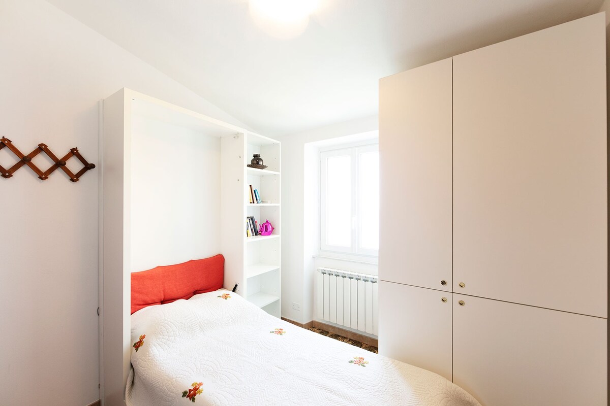 Disimpegno con letto singolo primo piano Disimpegno con letto singolo primo piano