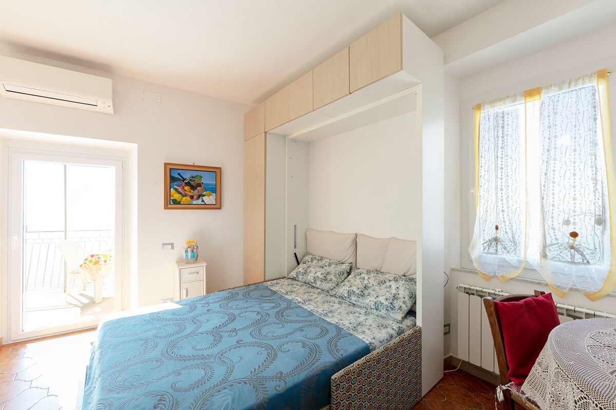 Soggiorno con divano letto al piano terra Soggiorno con divano letto al piano terra